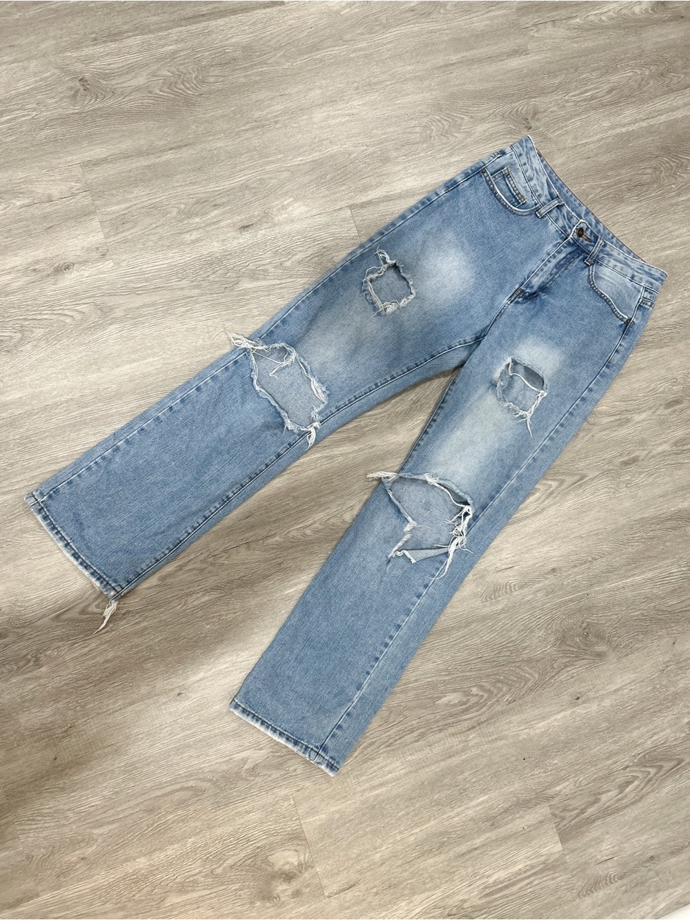 SHEIN Light Blue Ripped Relaxed Men’s Jeans